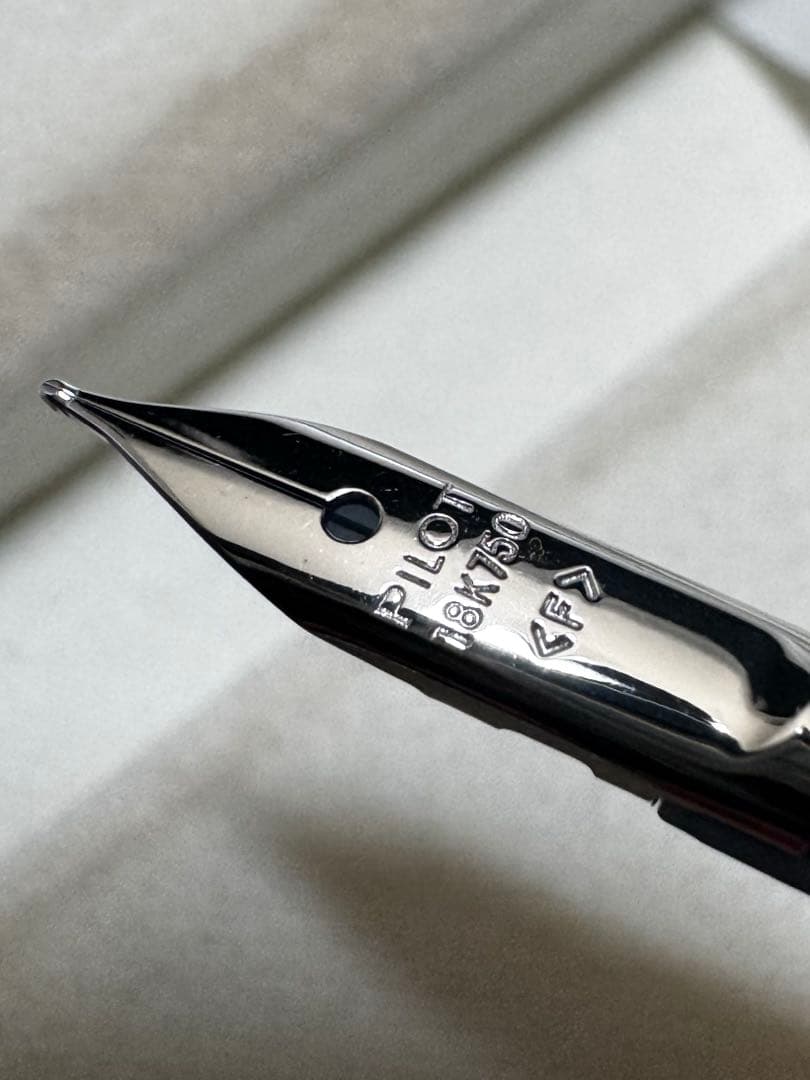 キャップレス万年筆　2022年　レッドコーラル