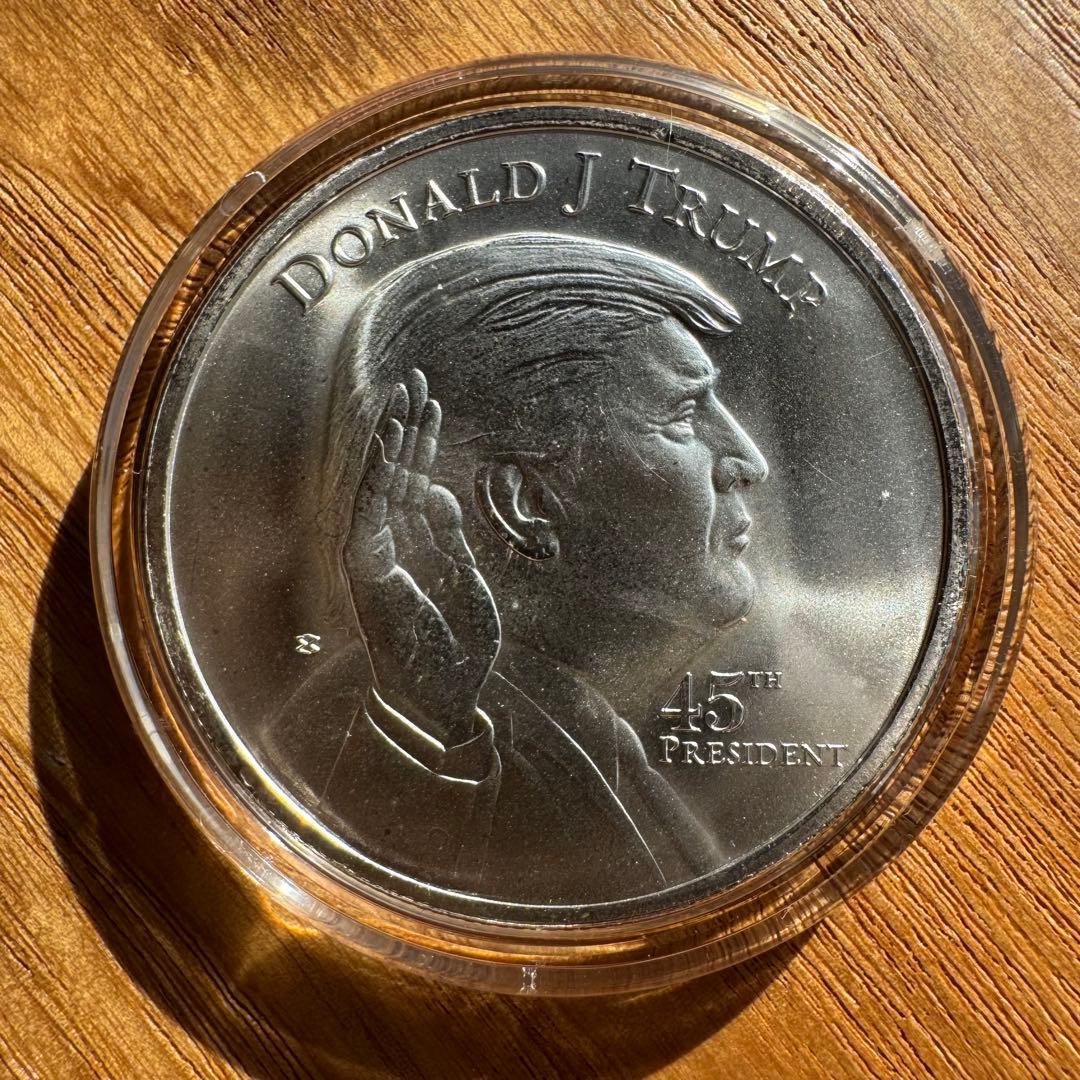 トランプ大統領　1オンス　銀貨　THE WHITE HOUSE