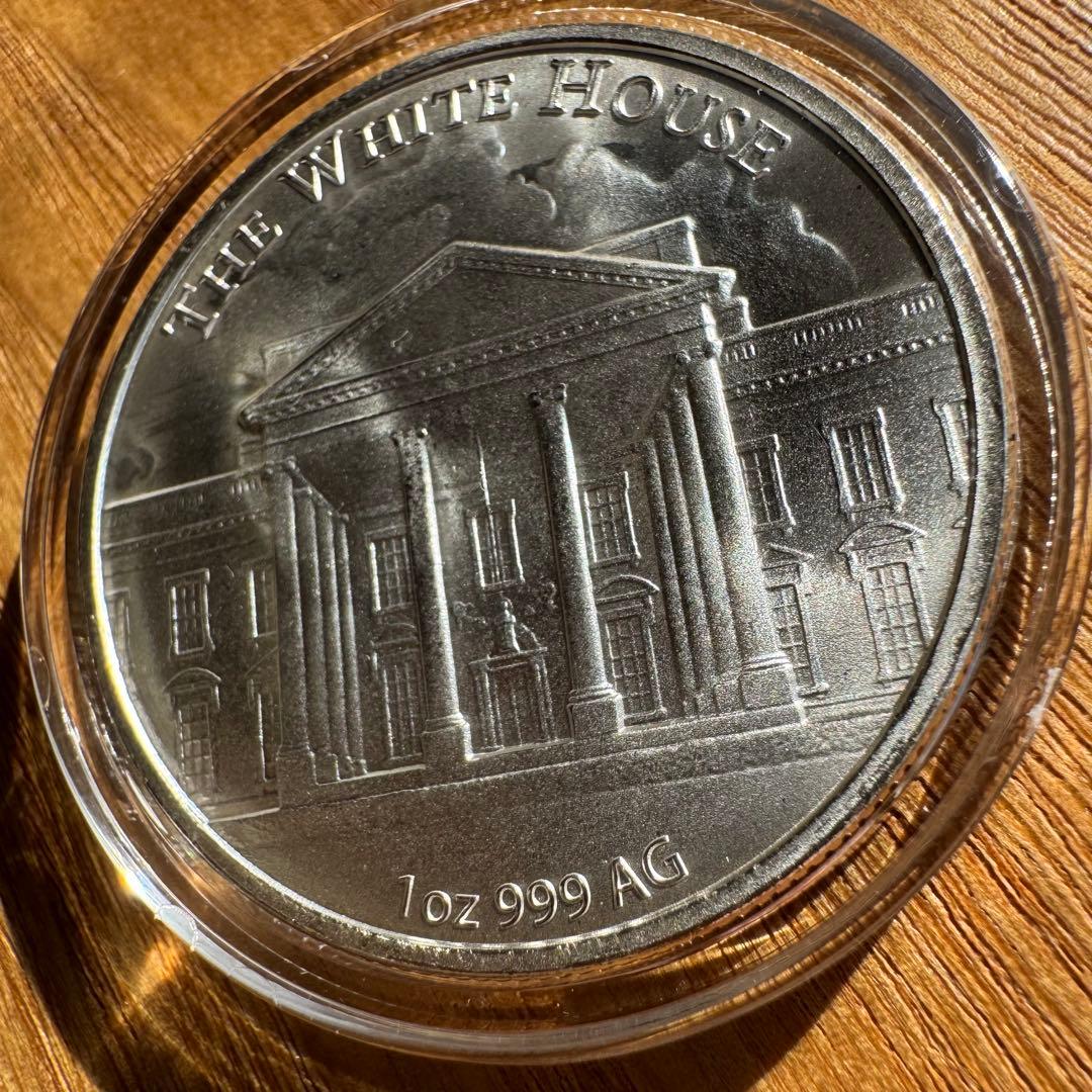 トランプ大統領　1オンス　銀貨　THE WHITE HOUSE