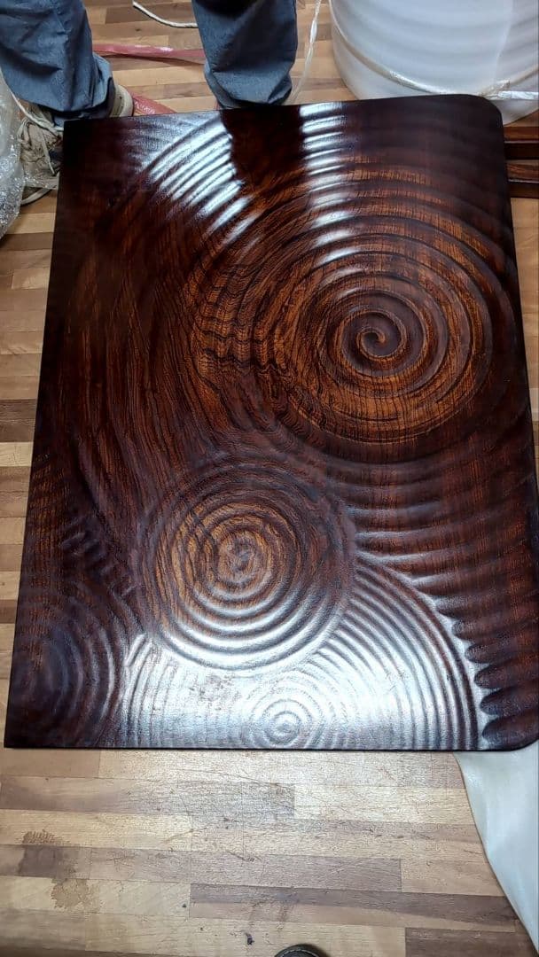 欅一枚の板衝立て　国内職人の一貫作業