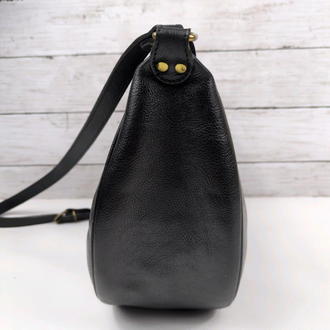 イルビゾンテ ショルダーバッグ 大きい ブラック ハーフムーン 三日月