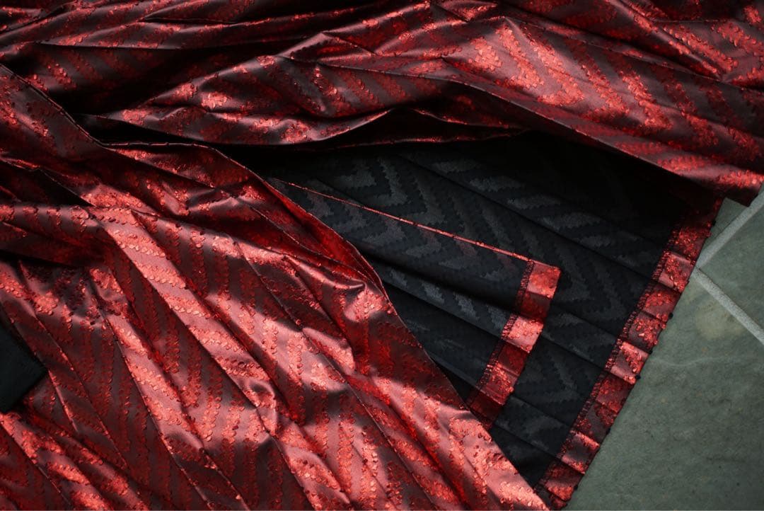 noir kei ninomiya コムデギャルソン プリーツ スカート 赤