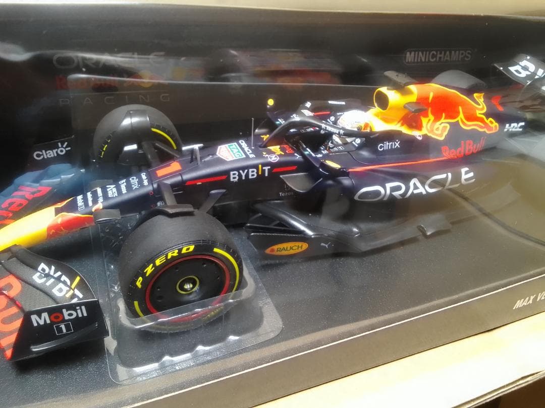 ミニチャンプス 1/18 レッドブルRB18 フェルスタッペン VER ホンダ