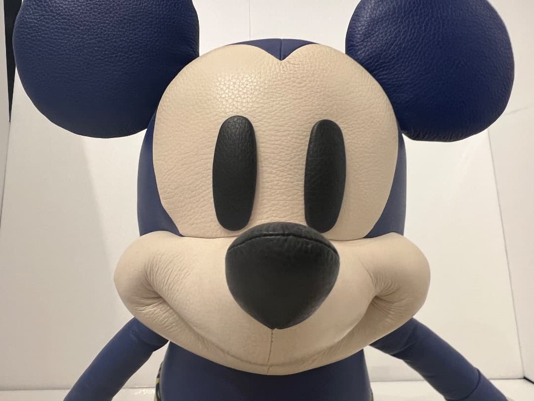 ⭐️【貴重】コーチとキースヘディングのコラボ：ミッキーマウスの革製ぬいぐるみ