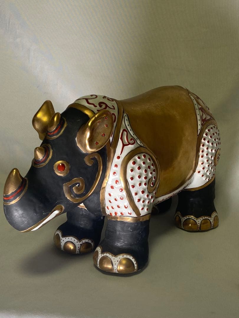 2626❣️ 幸運　サイ　置物　輸入品　ゴールド　風水