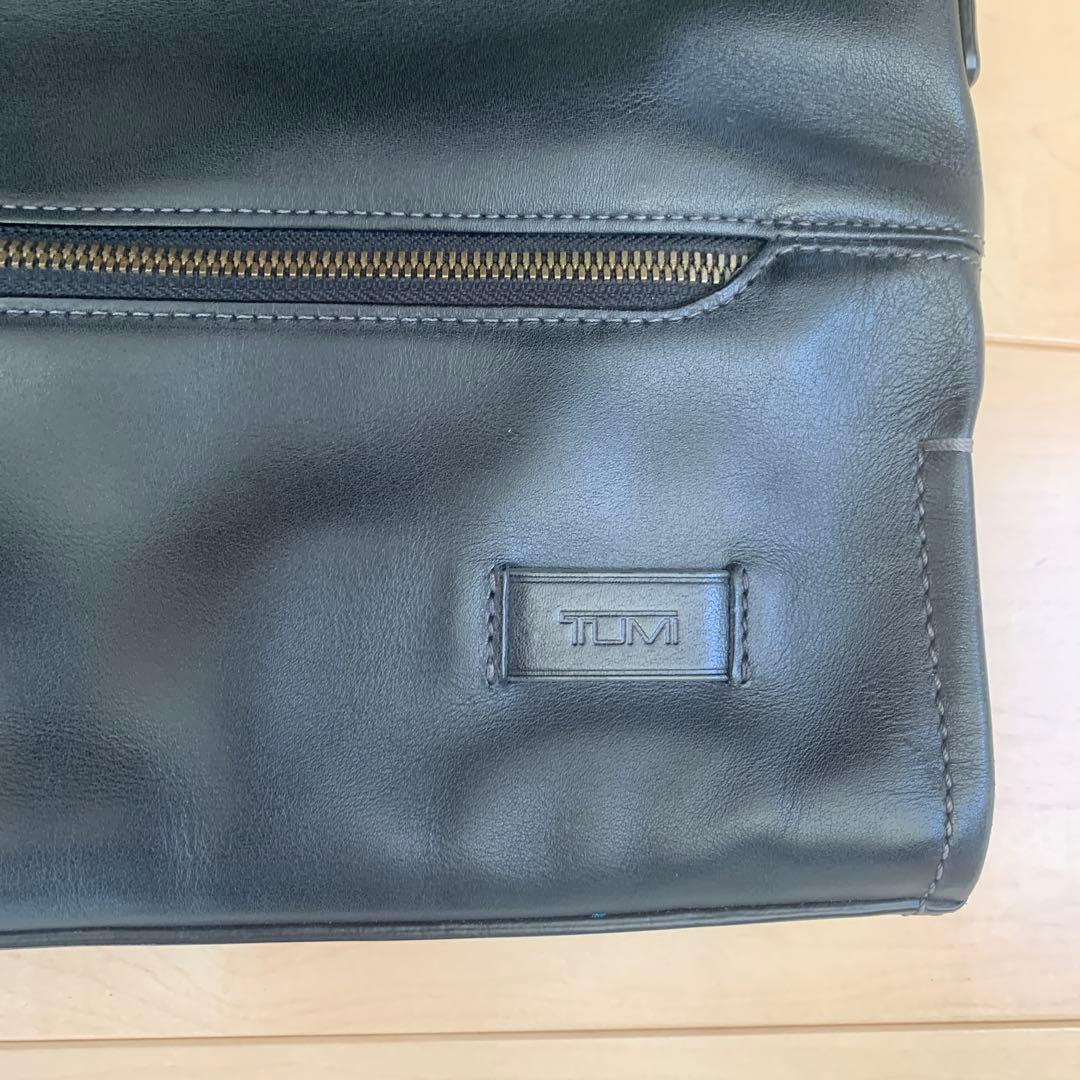 TUMI ブラック レザービジネスバッグ