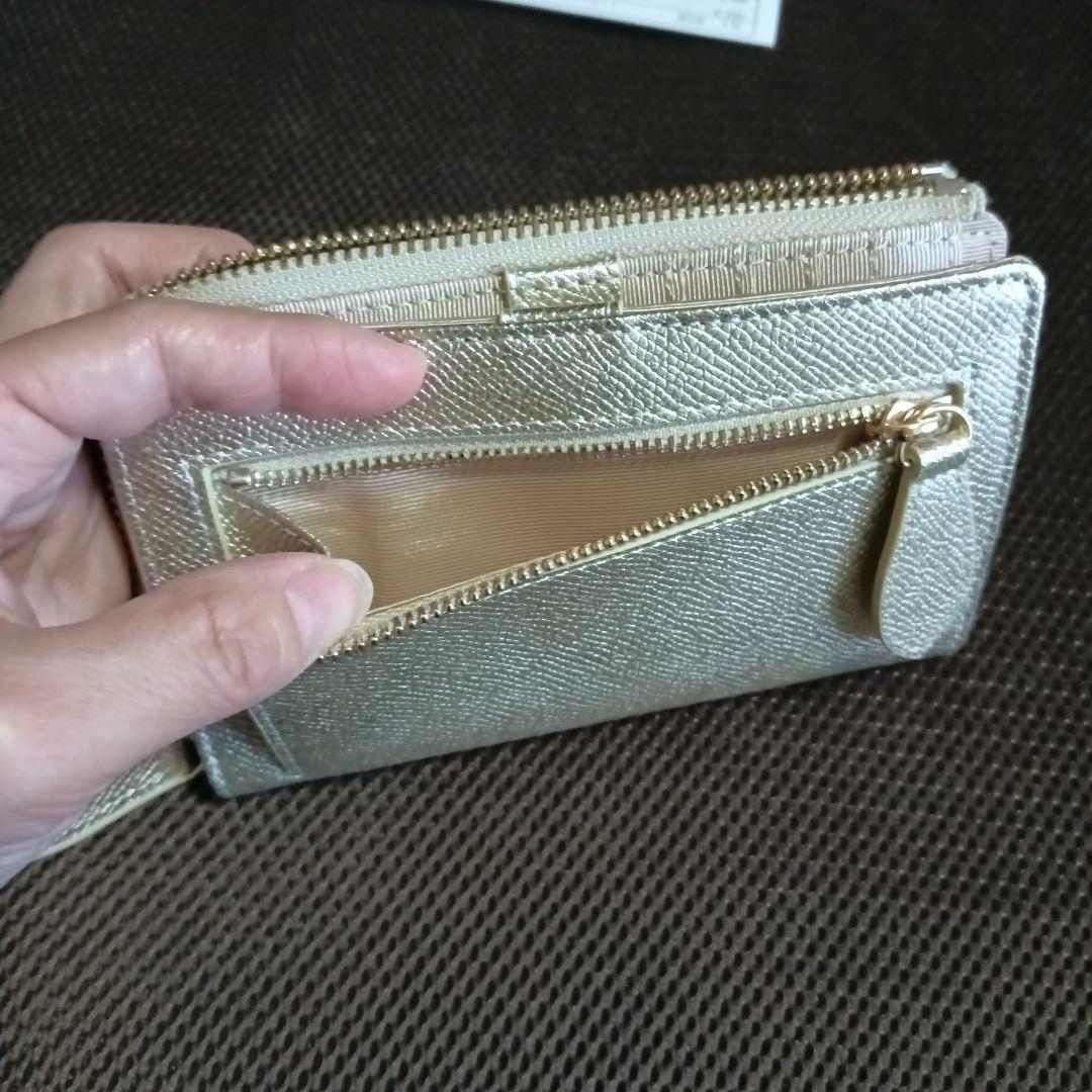 ディノスの牛革ミドルウォレット シャンパンゴールド