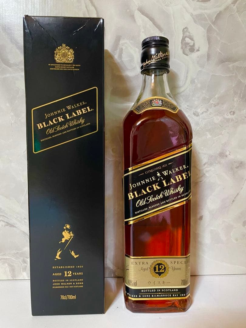 【未開栓】ジョニーウォーカーブラックラベル12年 700ml 箱入り　4本セット