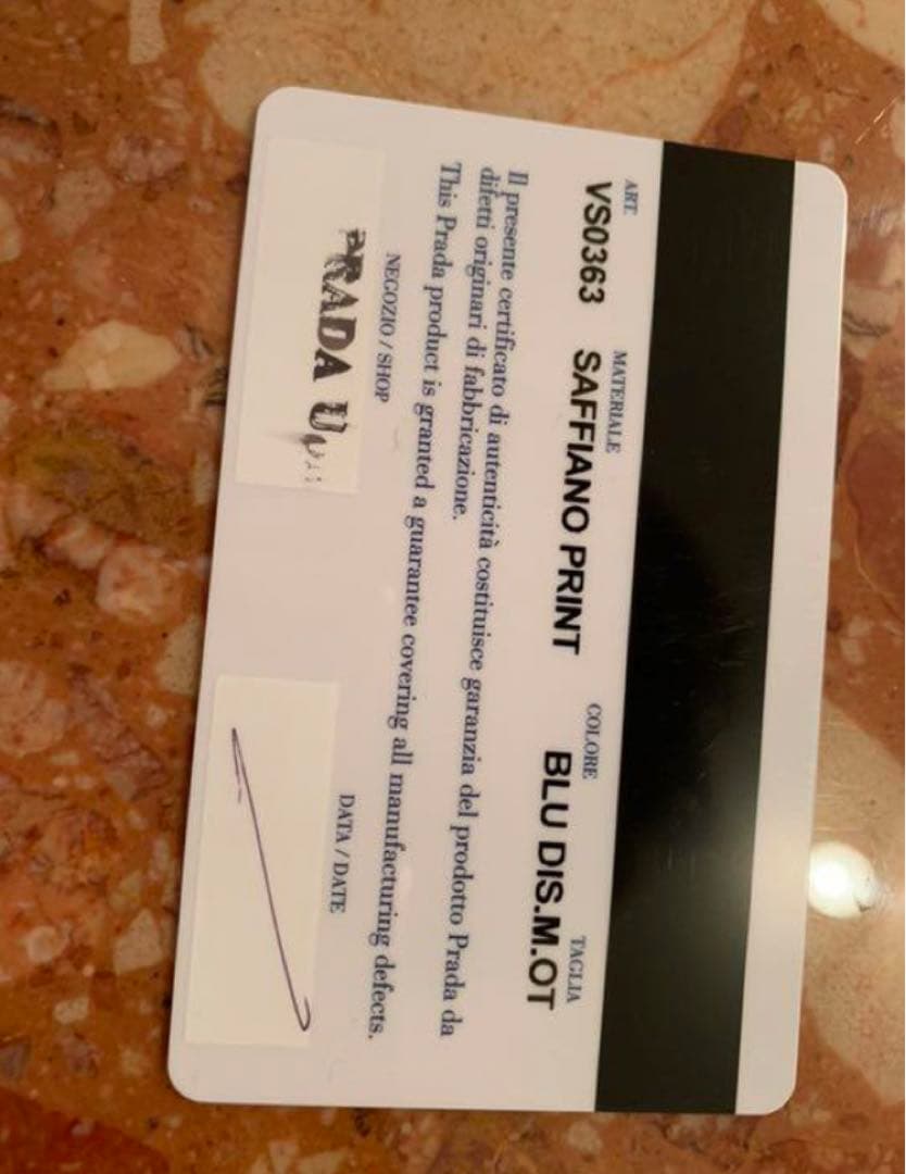 極美品プラダ　サフィアーノレザー