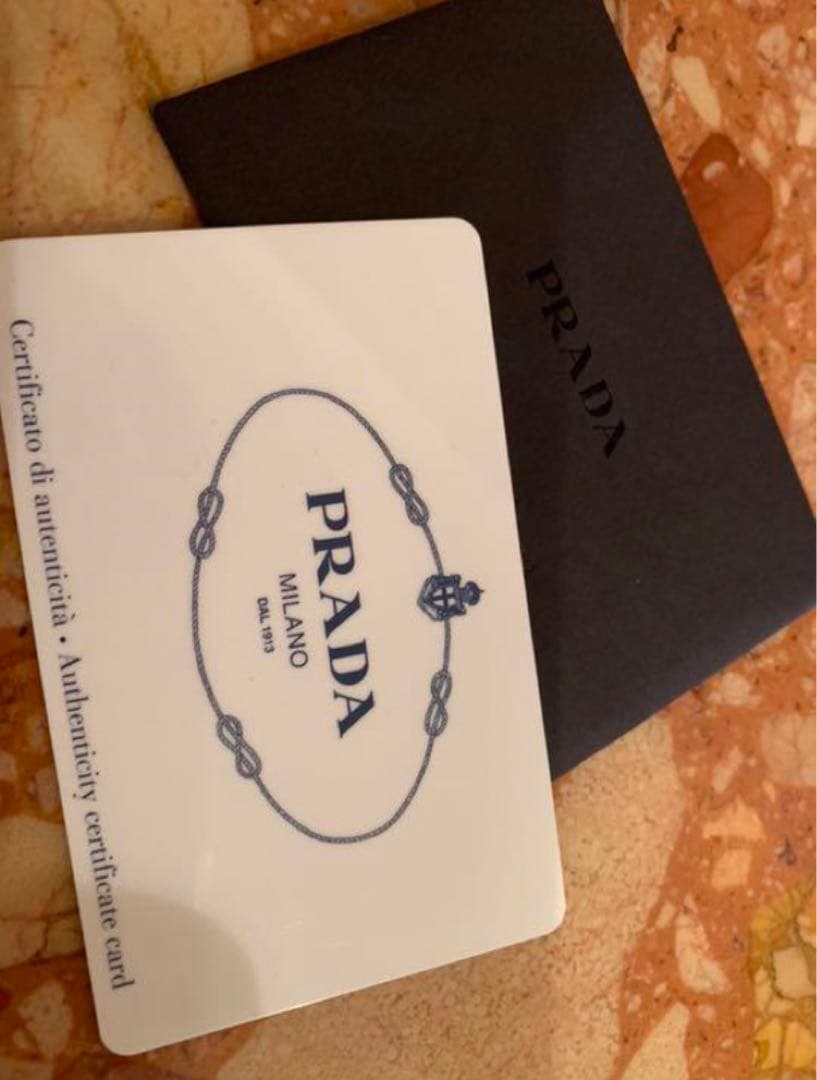 極美品プラダ　サフィアーノレザー
