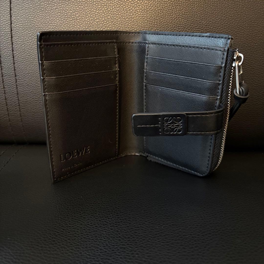 美品！早い者勝ち！LOEWE ブラック 本革二つ折り財布