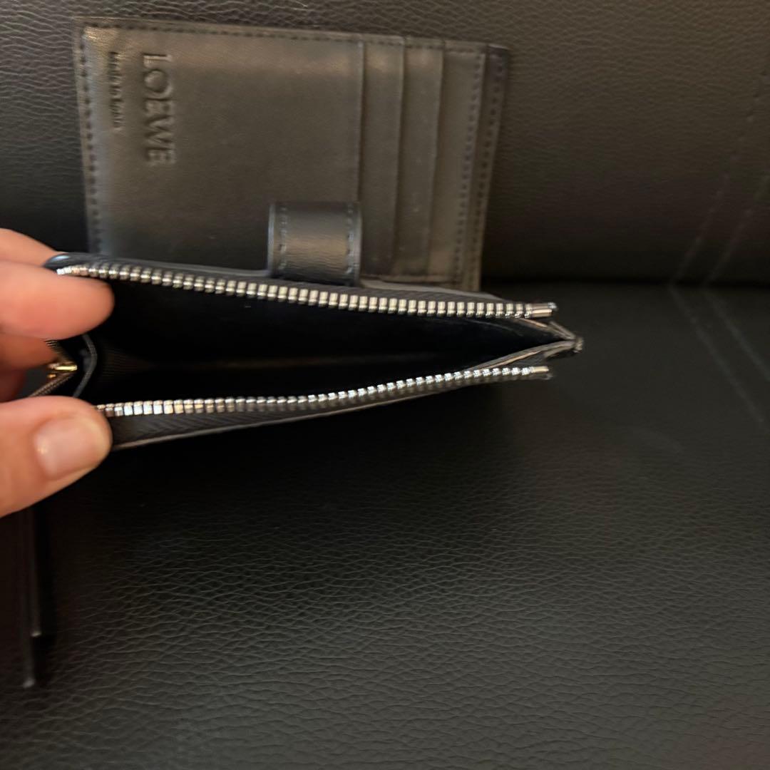 美品！早い者勝ち！LOEWE ブラック 本革二つ折り財布