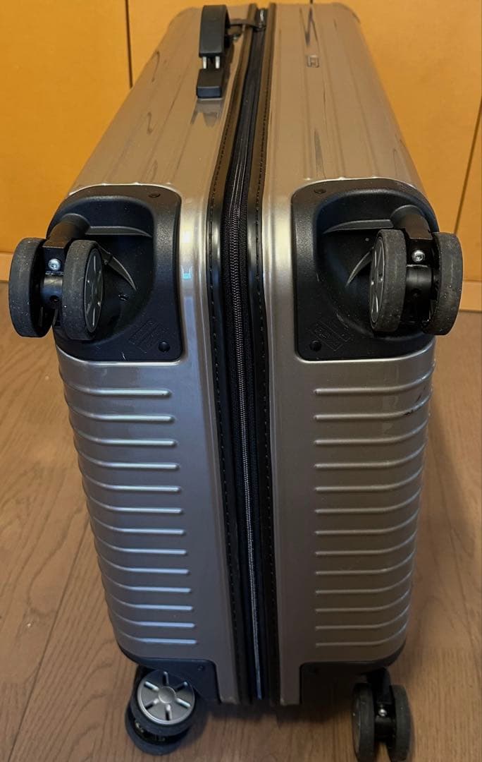 【使用回数2回】RIMOWA SALSA スーツケース　シルバー4輪 87L