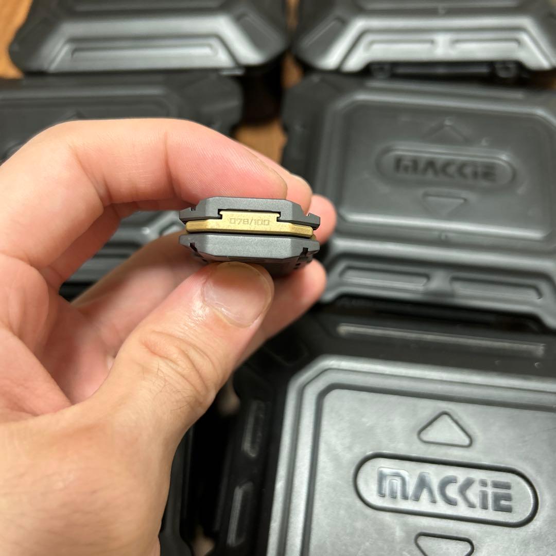 Mackie Cp2 Zirconium/Brassフィジェットトイ　スライダー