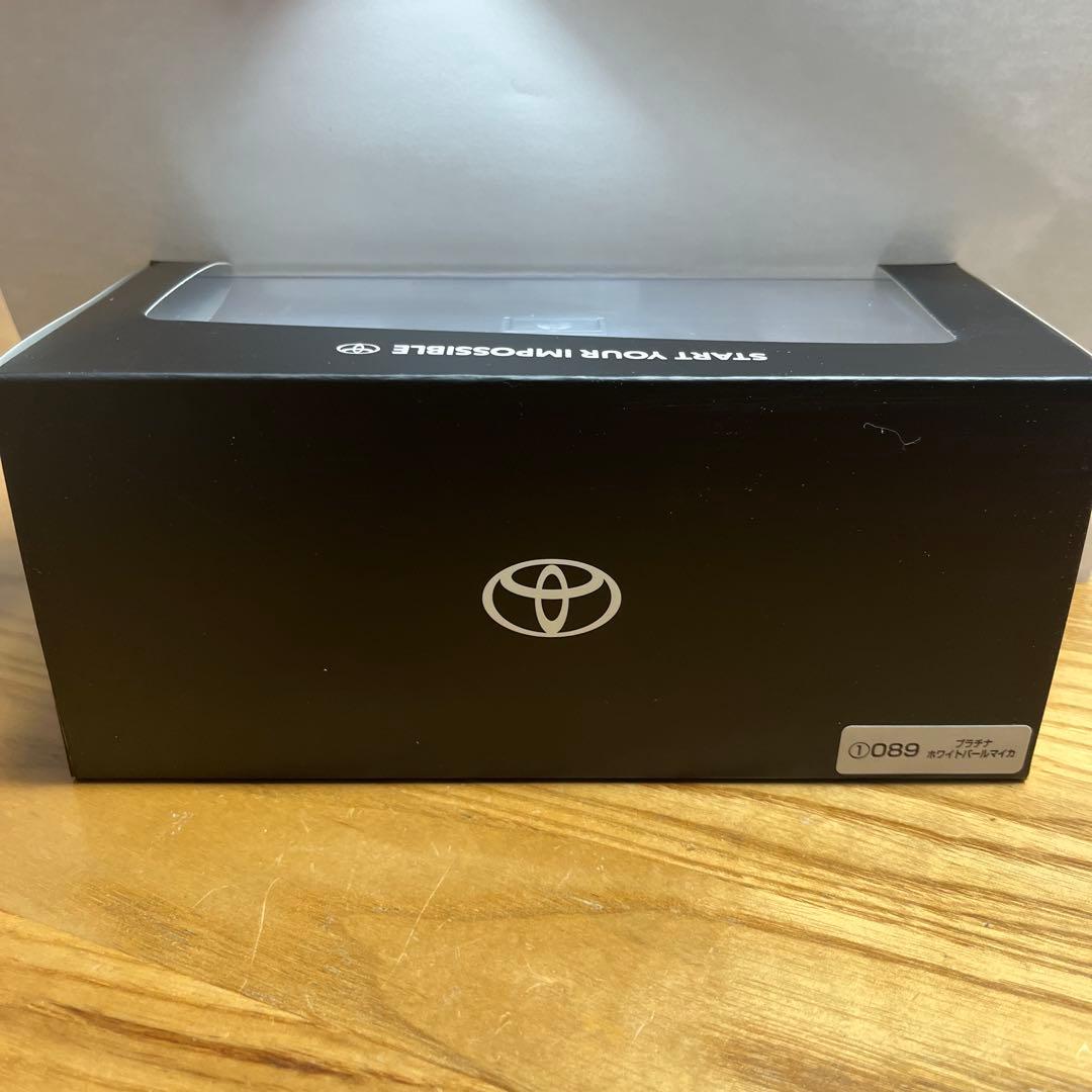 トヨタ 新型アルファード　エグゼクティブラウンジ　ミニカー　非売品