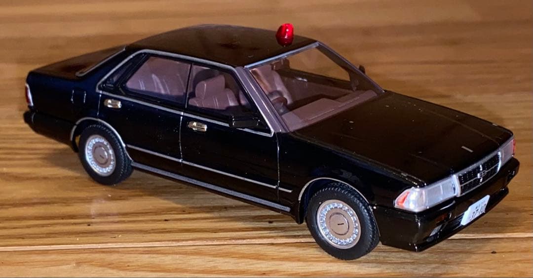 TOMYTEC 日産　グロリア パトカー 1/43