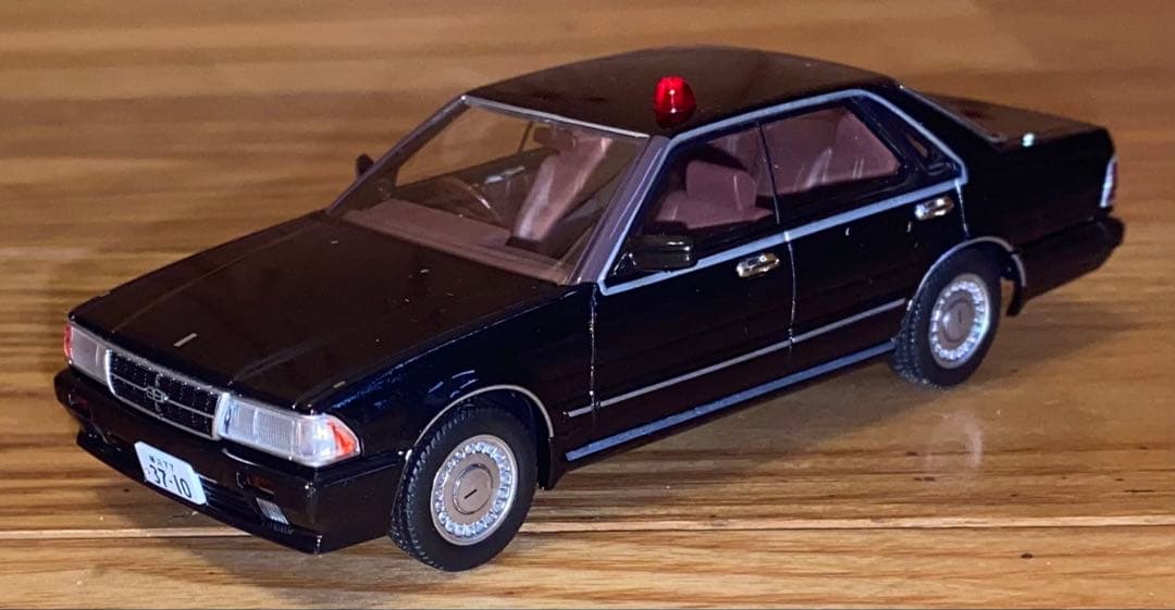 TOMYTEC 日産　グロリア パトカー 1/43