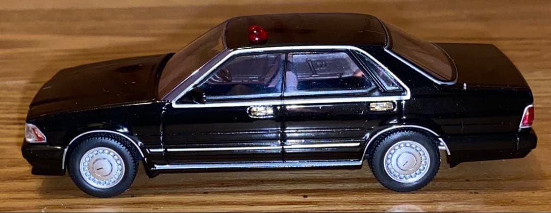 TOMYTEC 日産　グロリア パトカー 1/43