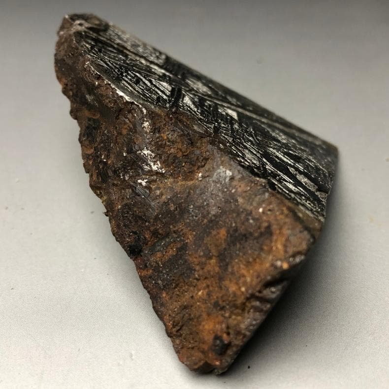 M　隕石 鉄隕石　アルタイ隕石　原皮付き　ナチュラル　原石　重さ約153ｇ