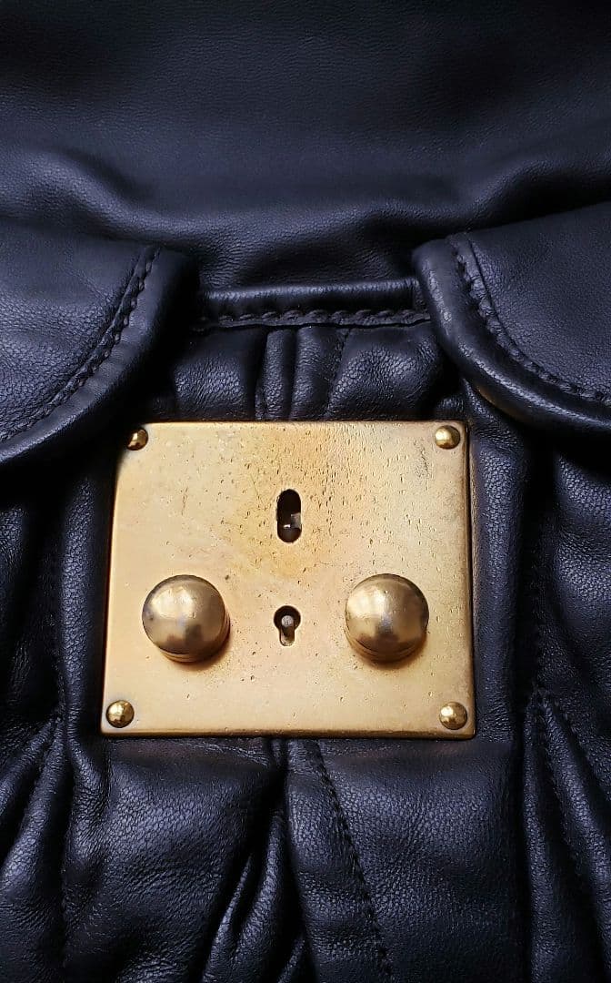 MIUMIU マテラッセ ブラック