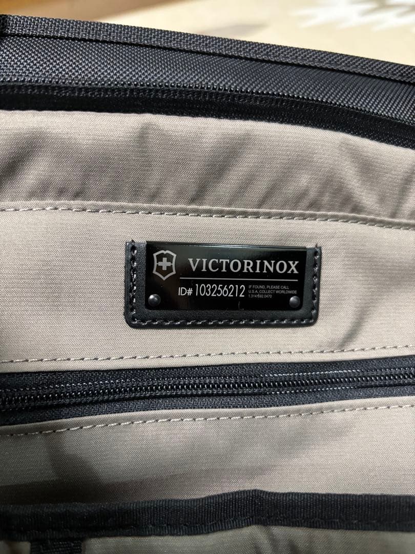 『値下げしました』Victorinox ブラック キャリーケース 中型