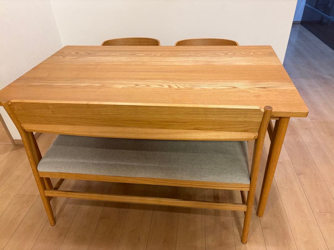 ak様値下げ　引取り可能な方。SIGNEダイニングテーブルチェア　４点セット