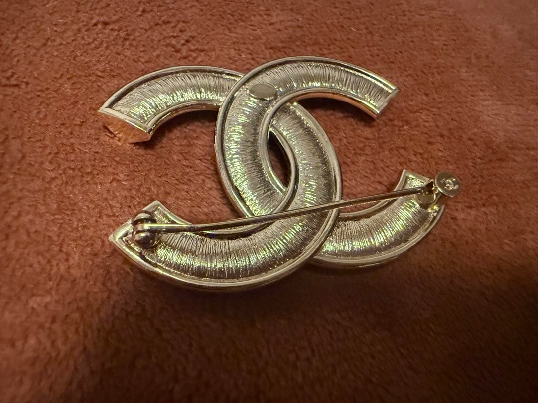 CHANEL CCロゴブローチ パールとクリスタル