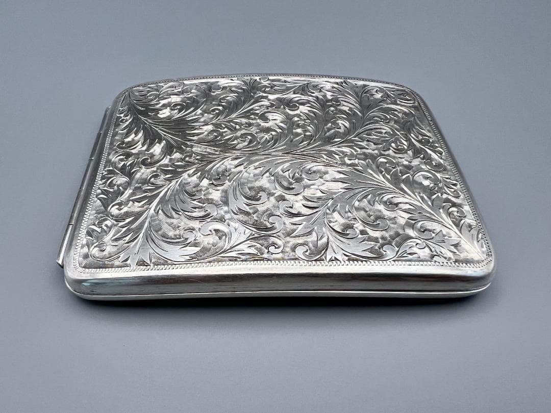 銀製　シガレットケース　唐草文　両面手彫　煙草入れ　タバコケース 　重量125g