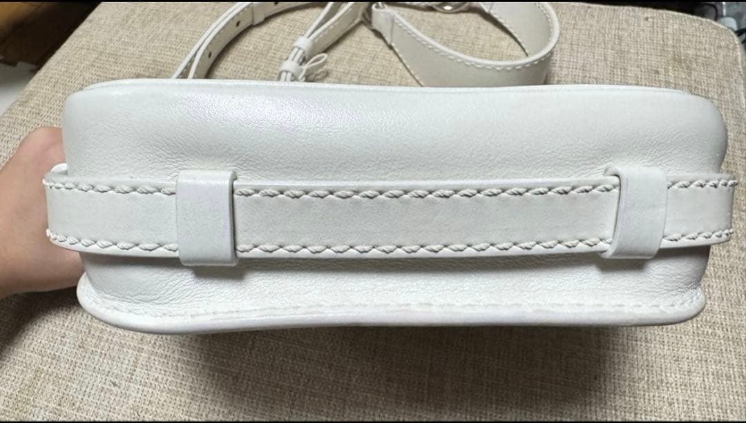 トッズ　ショルダーバッグ　ホワイト