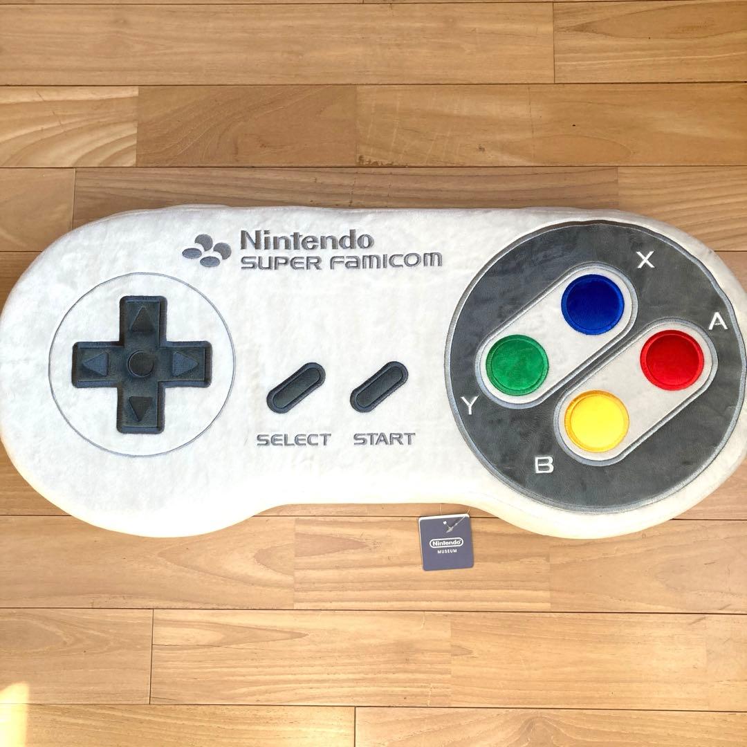 ニンテンドーミュージアム スーパーファミコン コントローラー型クッショ