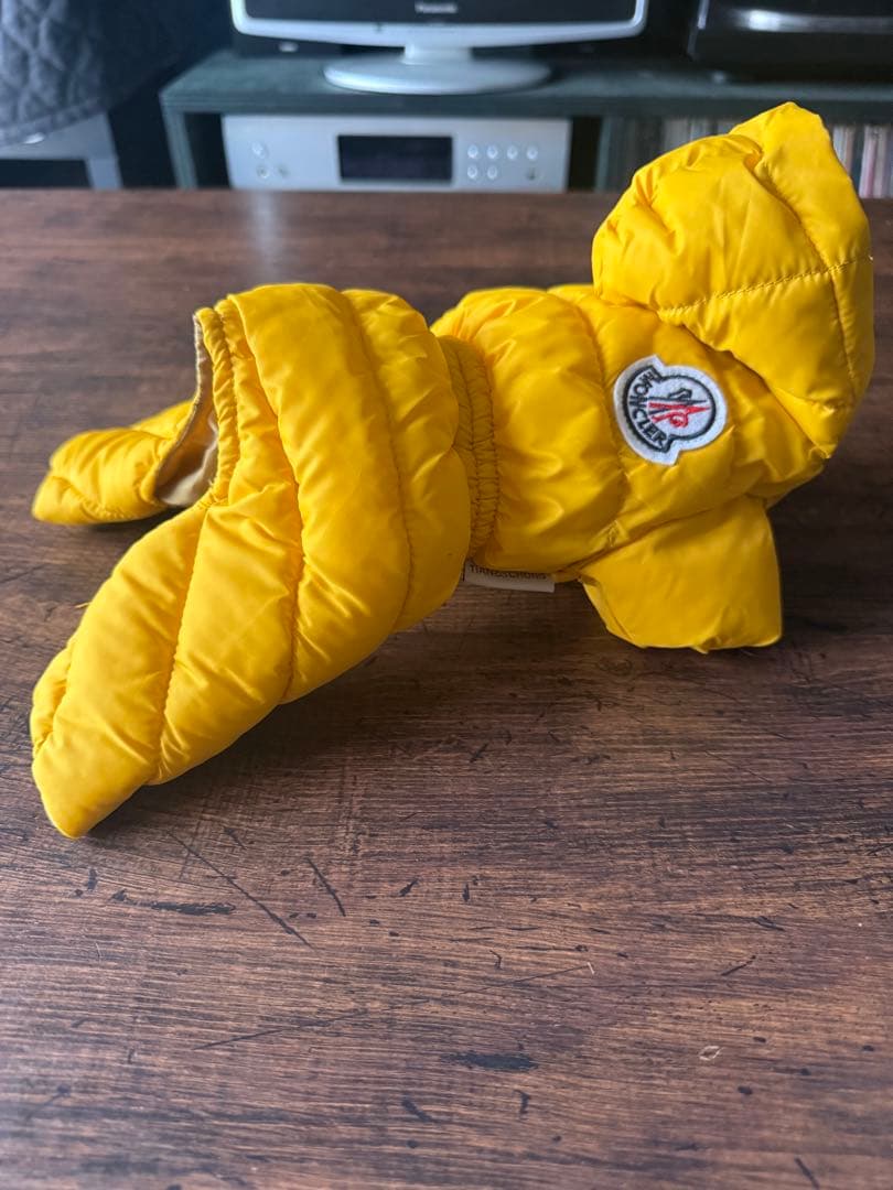 注目【美品】MONCLER 犬服 フード付き黄色 小型犬用