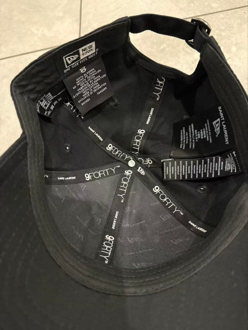 SAINTLAURENT ×NEWERA 9FORTY キャップ