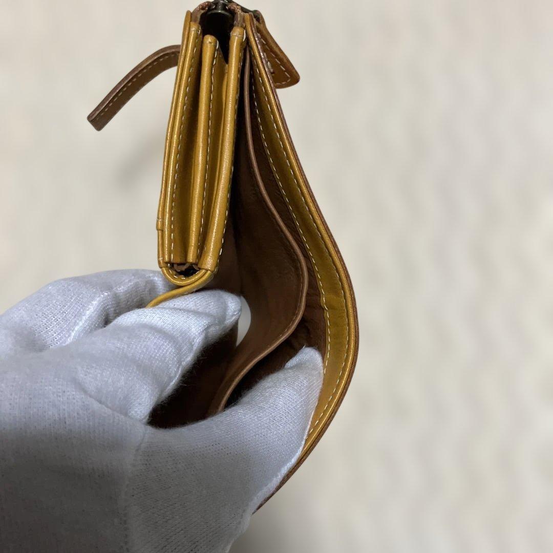 (美品) genten ゲンテン　カットワークレザー　二つ折り財布　オシャレ