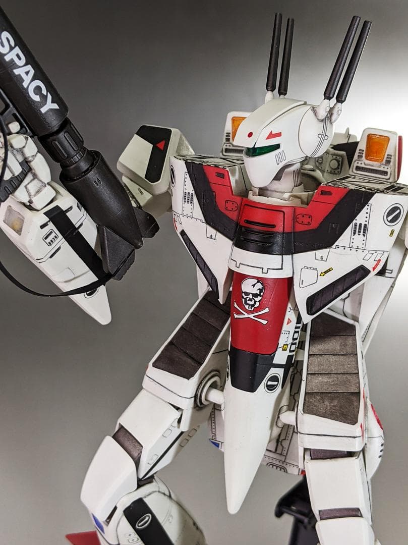 プラモデル　ハセガワ　1/72 VF-1S バトロイドバルキリー　組立塗装済