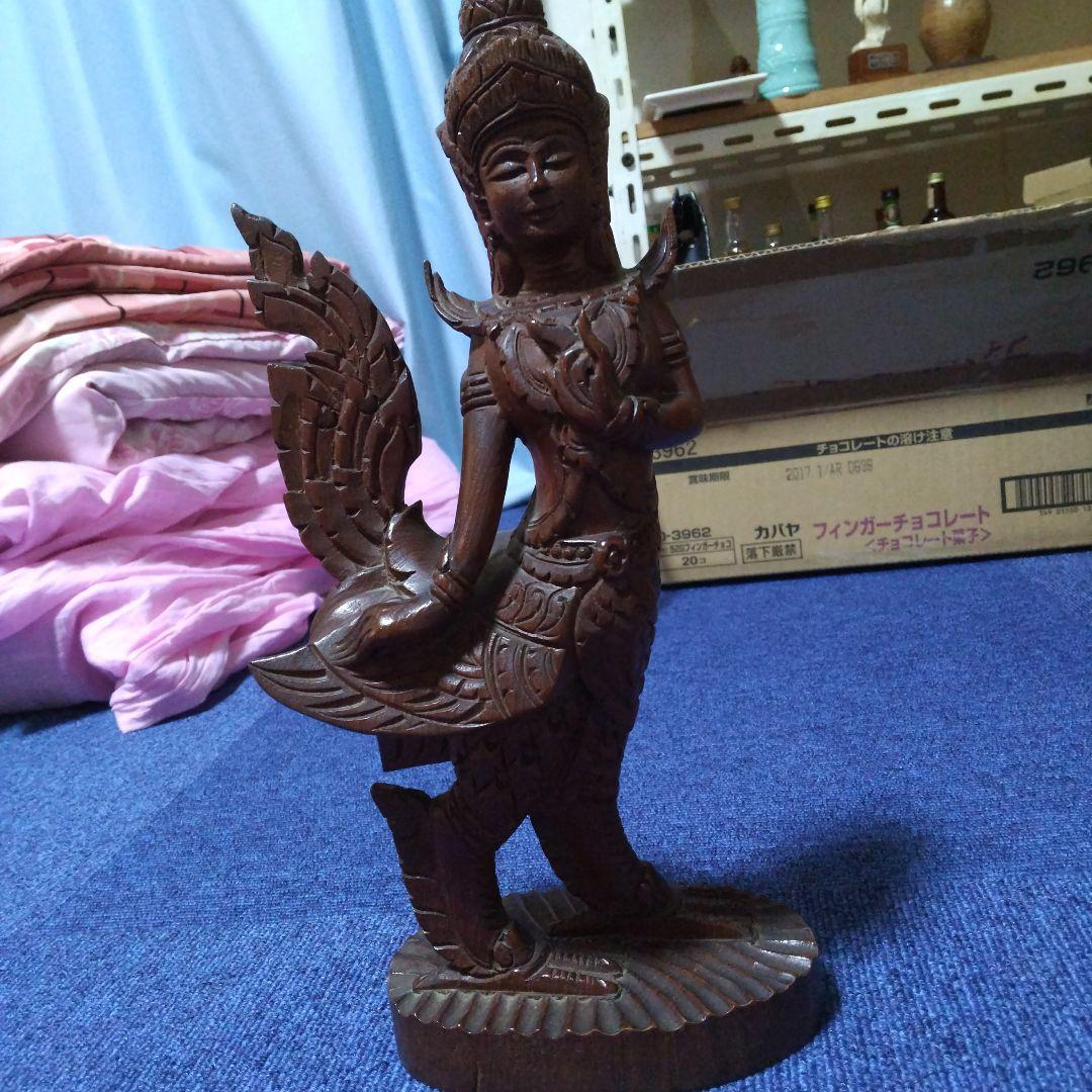 木製神像 彫刻 伝統的デザイン