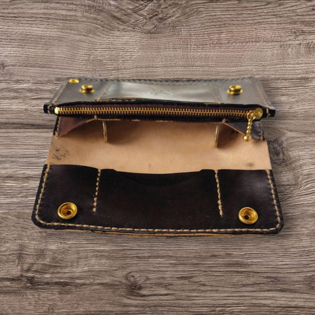 トラッカーウォレット　手染め　本革　ヌメ革　黒　一部分茶　ベージュの糸