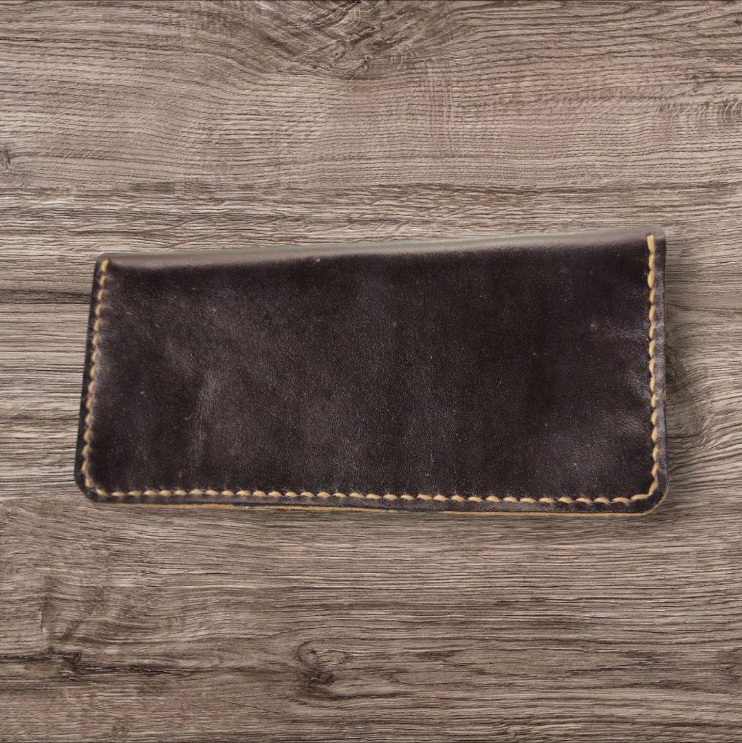 トラッカーウォレット　手染め　本革　ヌメ革　黒　一部分茶　ベージュの糸