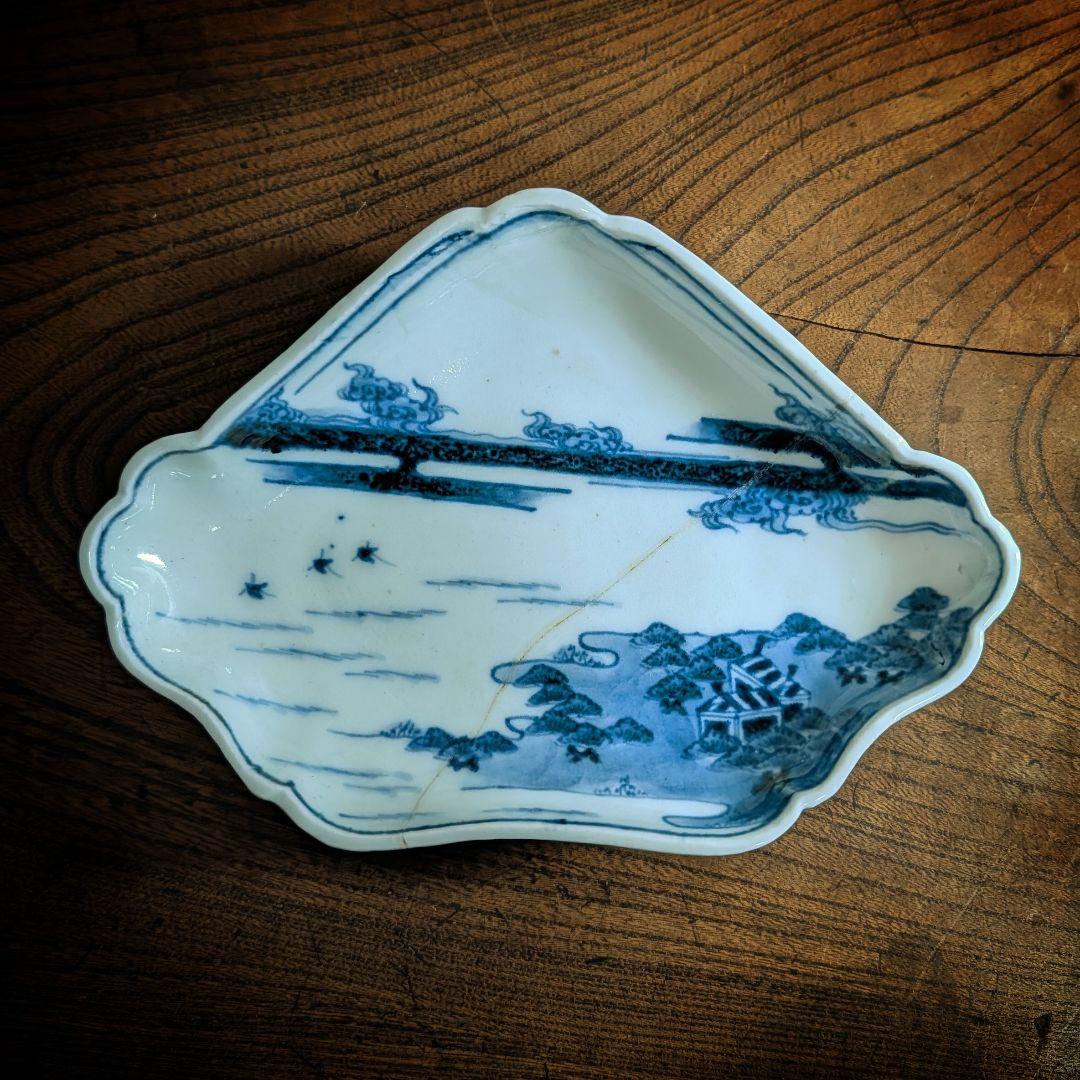 ​【骨董】古伊万里 染付 山水文 変形皿 焼き継ぎ 富士山 唐草