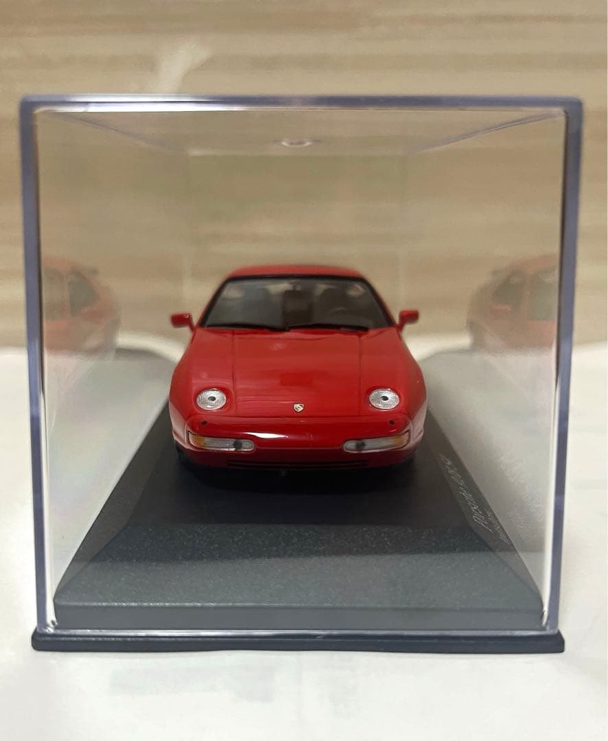 ミニチャンプス 1/43 ポルシェ 928 S4 1991 レッド