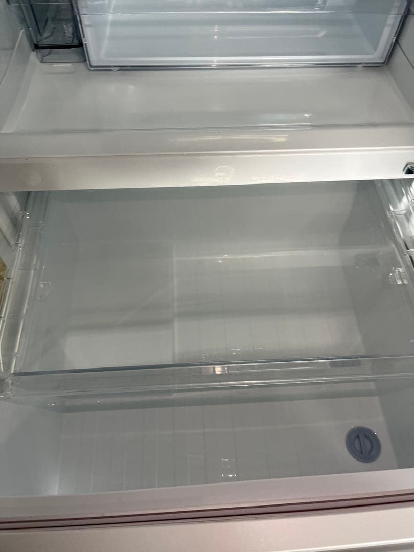 2022年製　326L TOSHIBA GR-U33SC冷凍冷蔵庫　送料無料　T