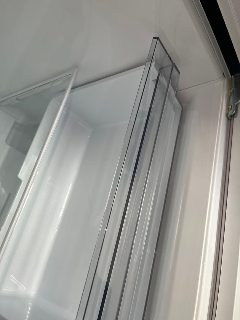 2022年製　326L TOSHIBA GR-U33SC冷凍冷蔵庫　送料無料　T