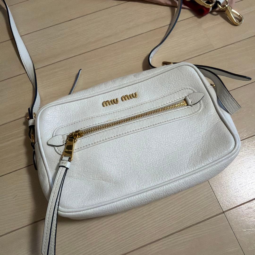 MIUMIU ミュウミュウ クロスボディバッグ ショルダーバッグ　ホワイト　白