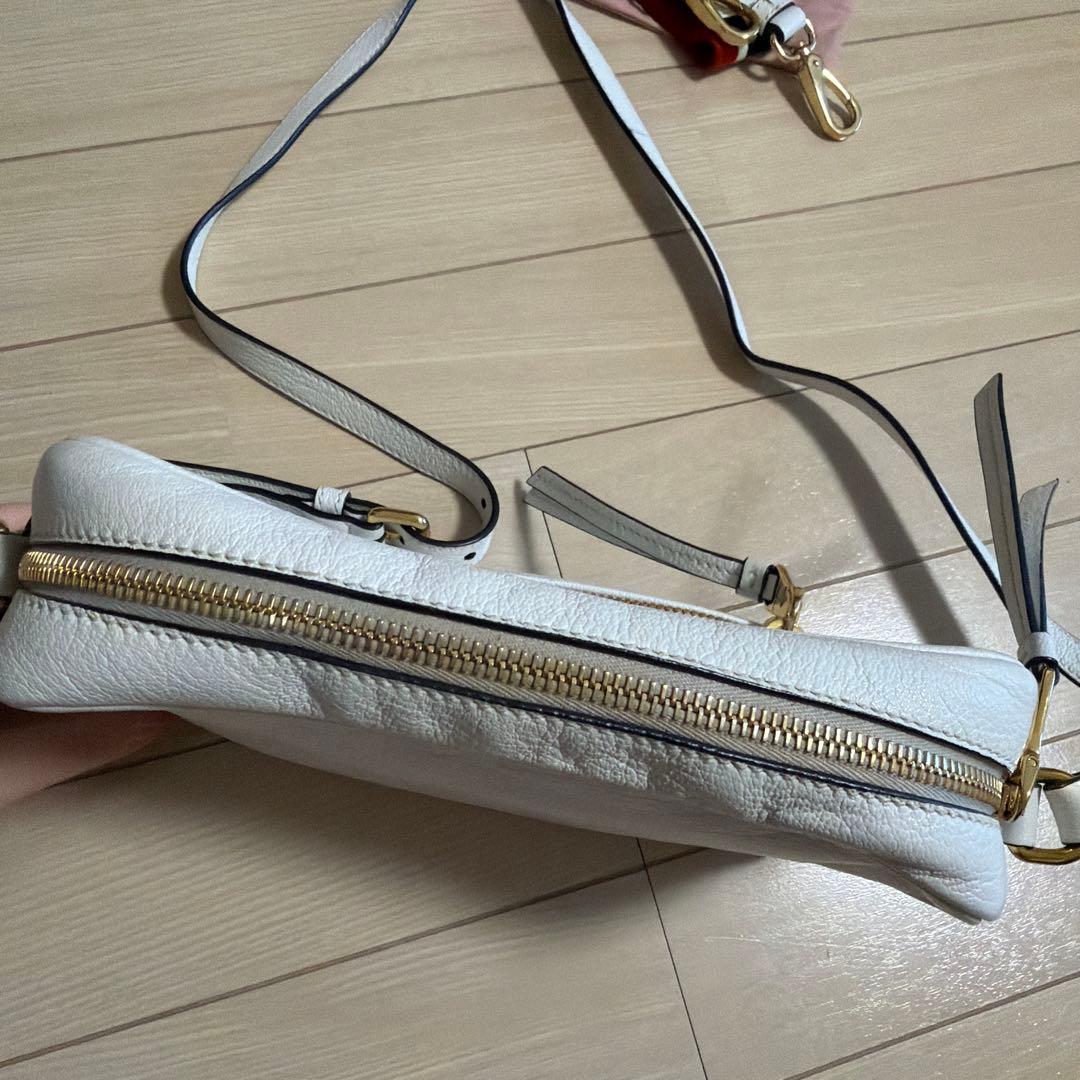 MIUMIU ミュウミュウ クロスボディバッグ ショルダーバッグ　ホワイト　白