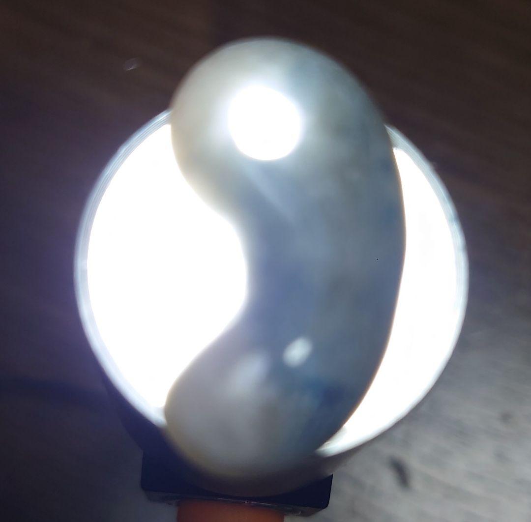 【月末セール】糸魚川翡翠　勾玉　入りコン