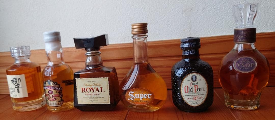 ミニボトル　響17年　ウイスキーのセレクション、特に17年熟成の響が魅力