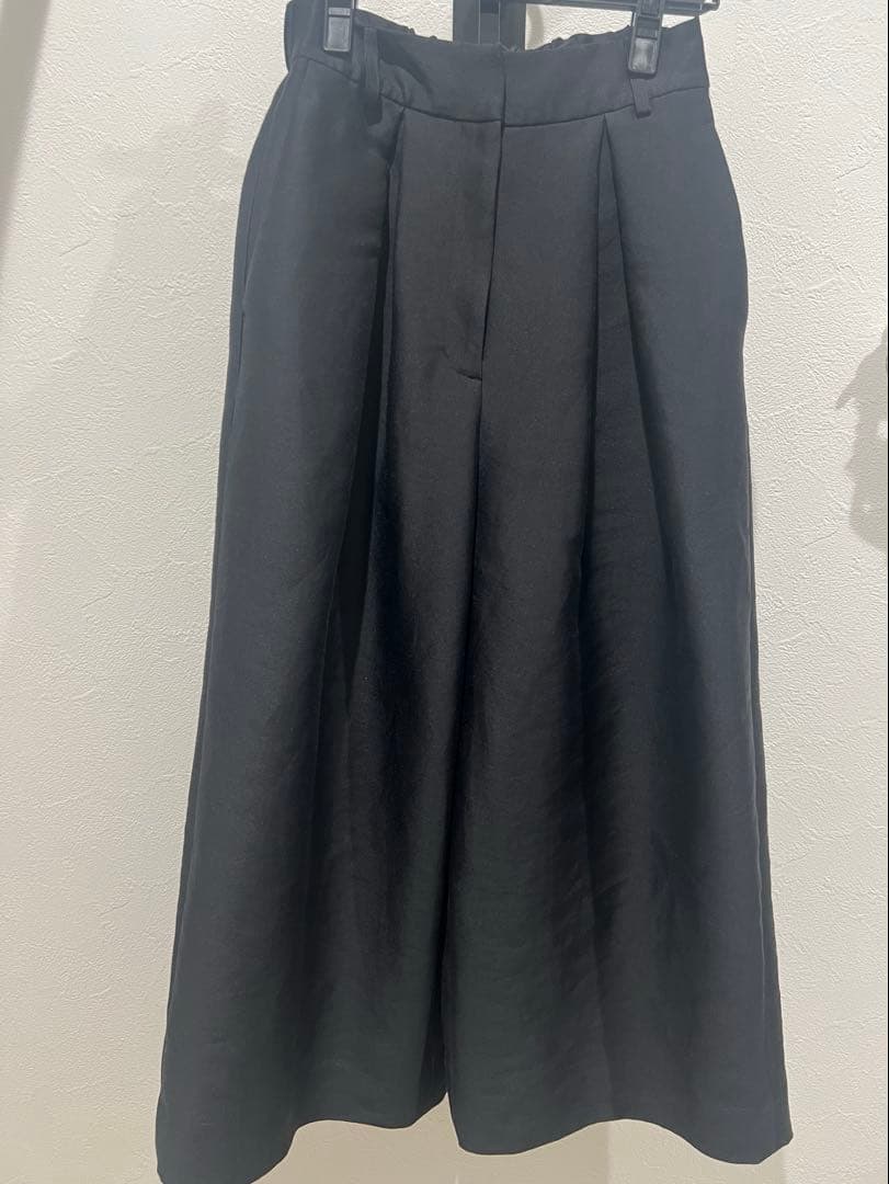 Heve シアーサテンガウチョパンツ