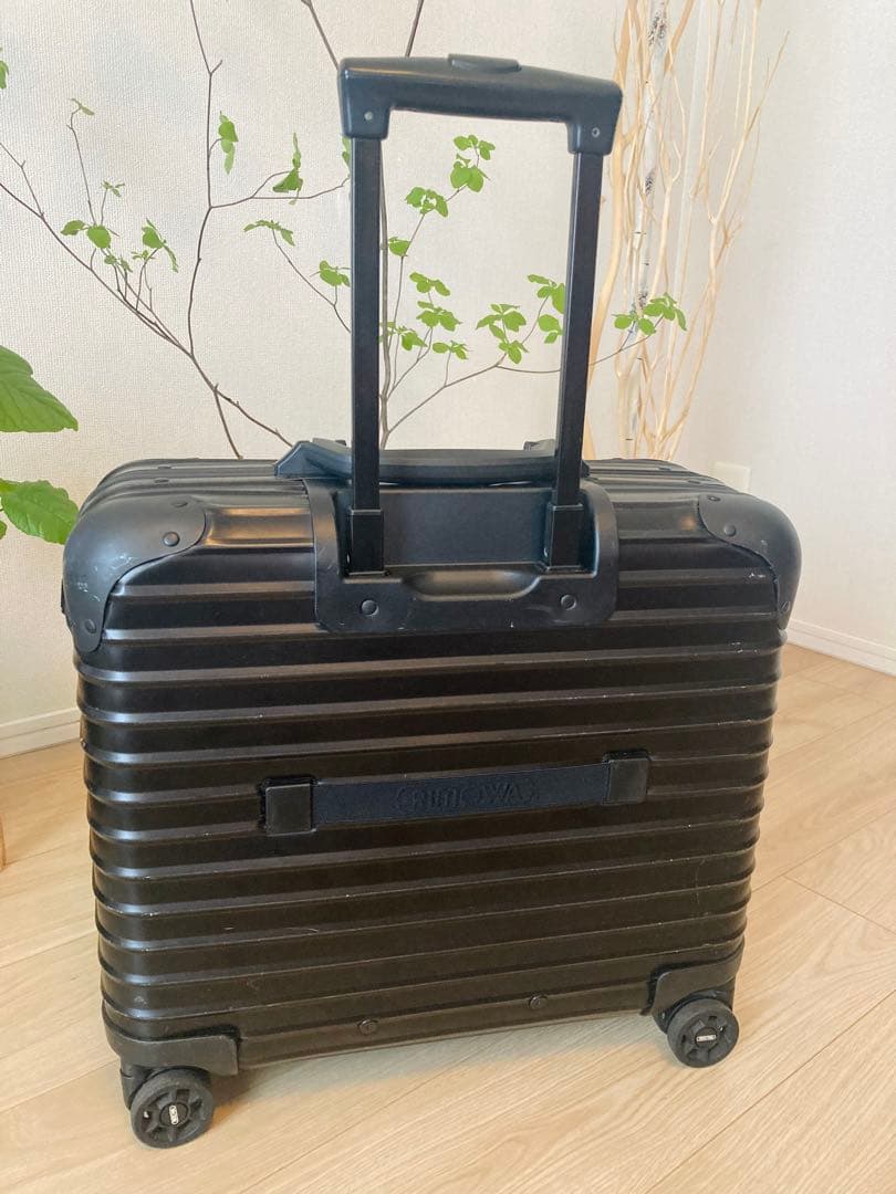 ★ RIMOWA リモワ　ステルス　ビジネストロリー4輪　ブラック　重厚感