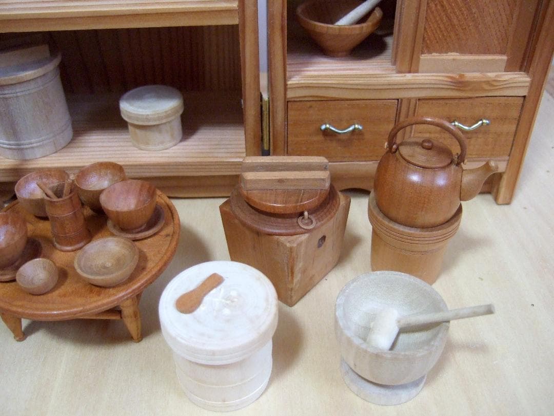 古い雛道具「台所セット」 ガラスケース付き / ミニチュア