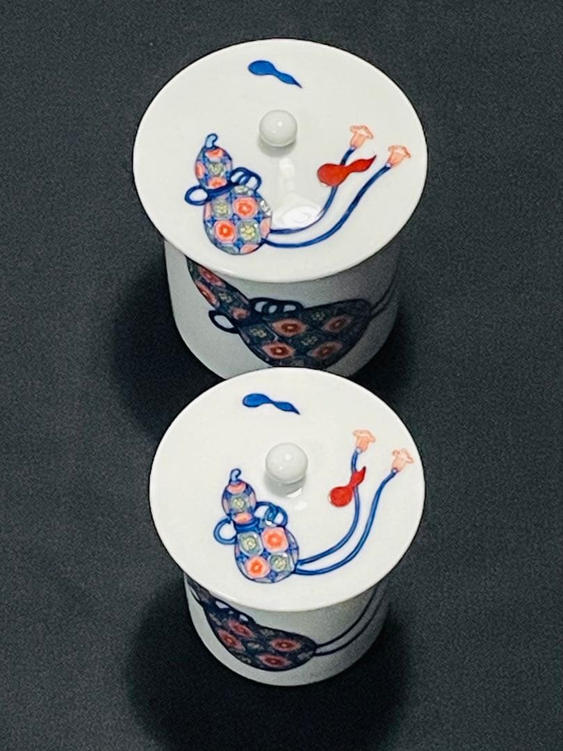未使用品十二代酒井田柿右衛門　染錦瓢箪画夫婦蓋付湯呑み