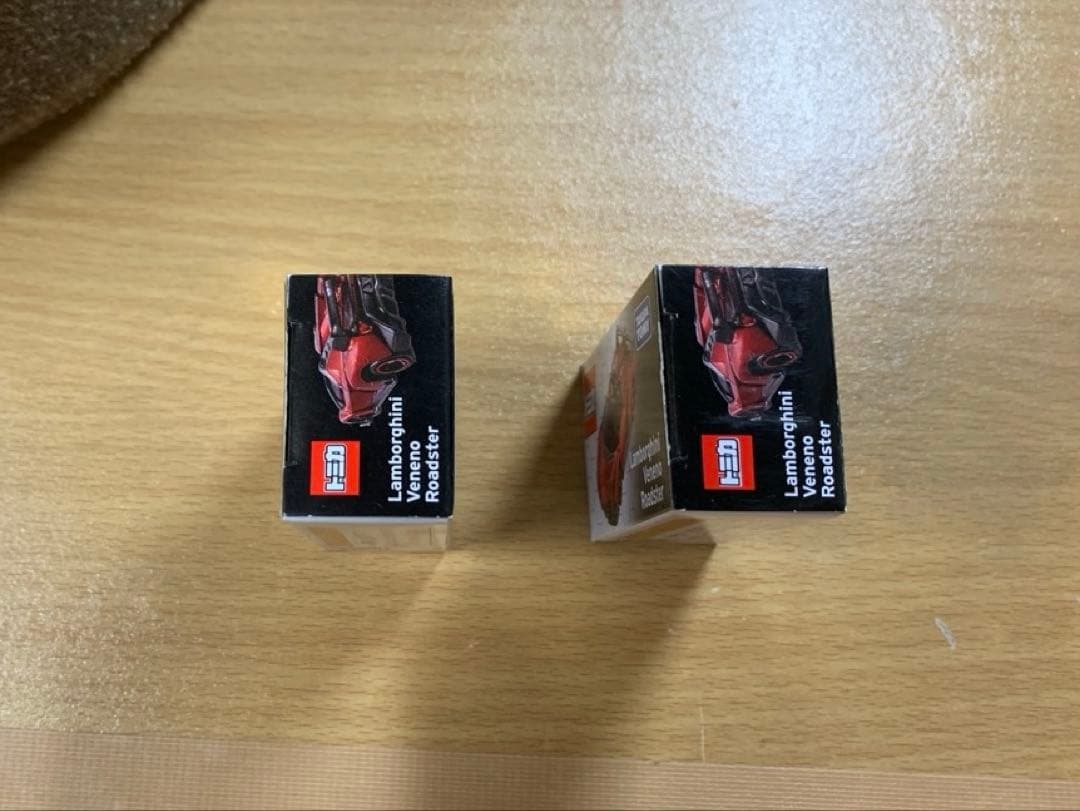限定トミカ‼️　ランボルギーニ・ヴェネーノロードスター 2台おまけ付き